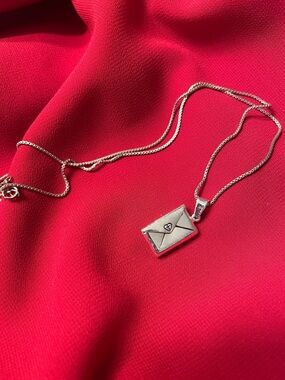 925 Sterling 'Mom' love note Envelope Pendant Necklace